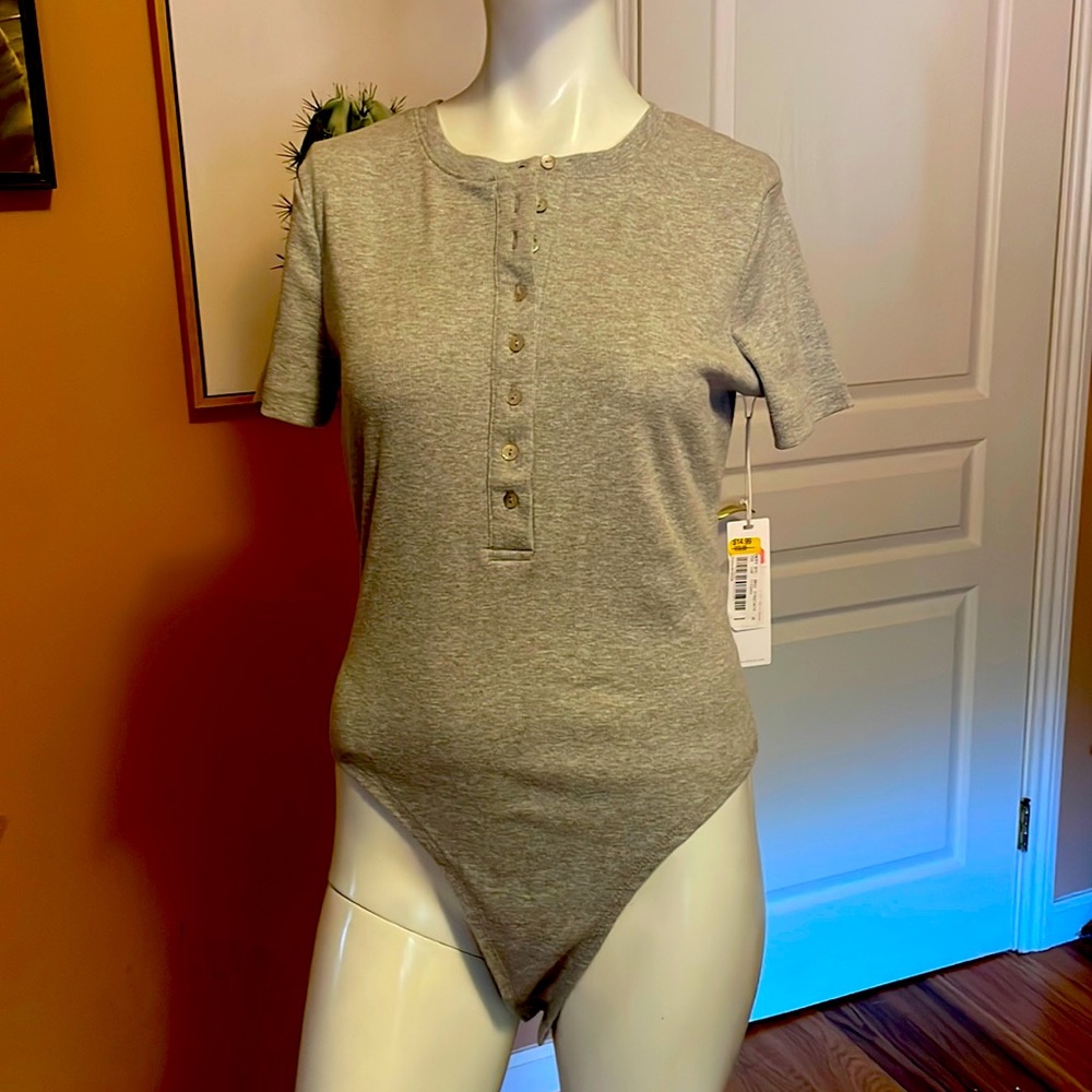 Grey short sleeve body shirt